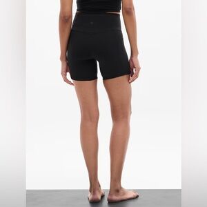 Athleta Ultimate Stash Pocket 7" Short Small